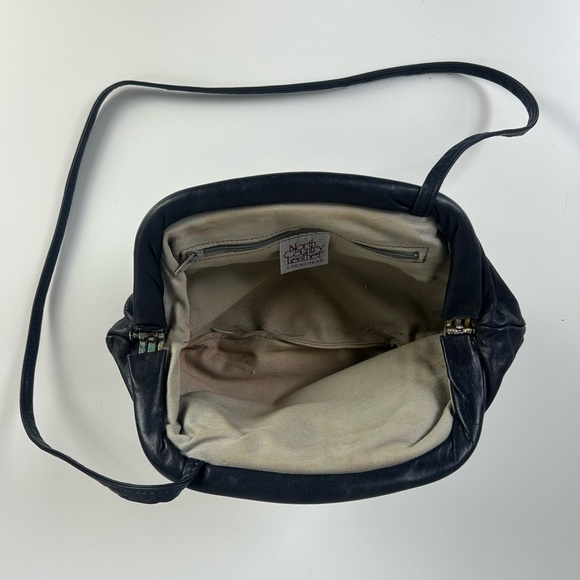 Vintages 1980's Black Leather Clamshell Slouchy Crossbody Handbag - Picture 2 of 4